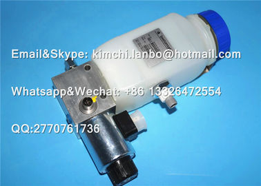 China Roland700 oil metering pump 2 holes roland machine parts printing machine parts supplier